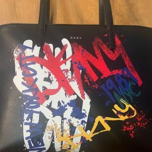 ❤️HP🌺🔥$268 retail 🔥New DKNY oversized bag❤️
